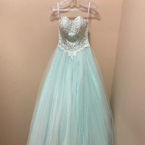 Alyce Strapless Ballgown 000